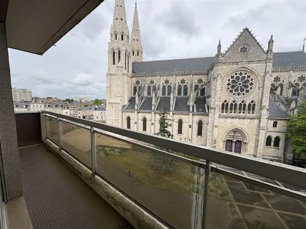Rõdu - 1-Bedroom Apartment with Balcony in Châteauroux