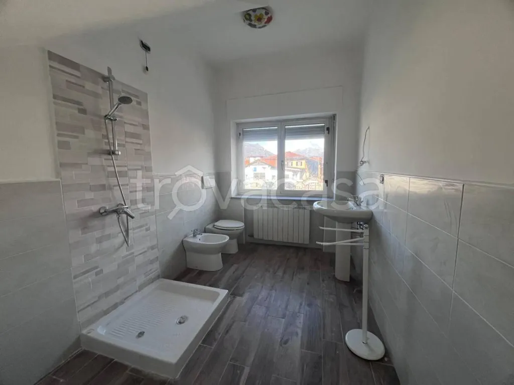 Vannitoad - Two-Level Apartment with Balcony in Ivrea