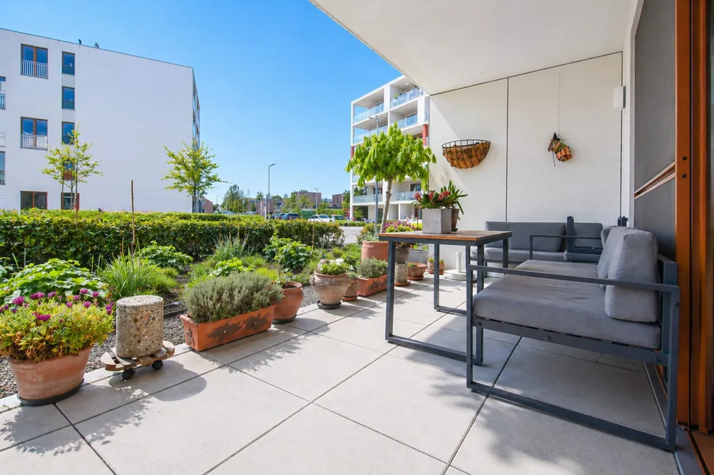 Terrasse - Appartement avec Jardin et Terrasse à Proximité des Commodités