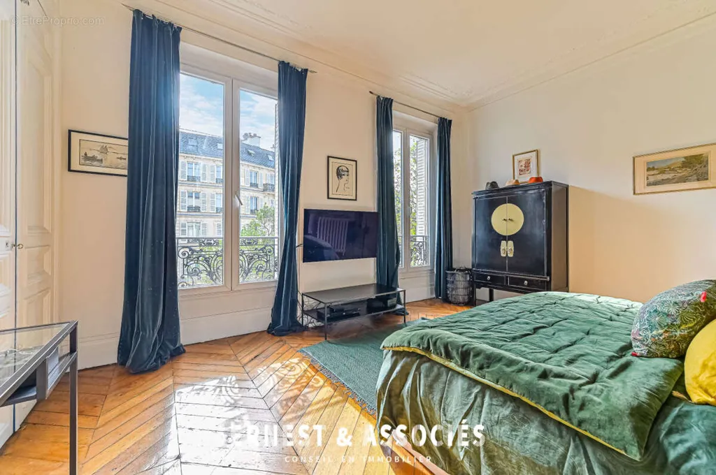 7-toaline korter asukohas Paris-10e