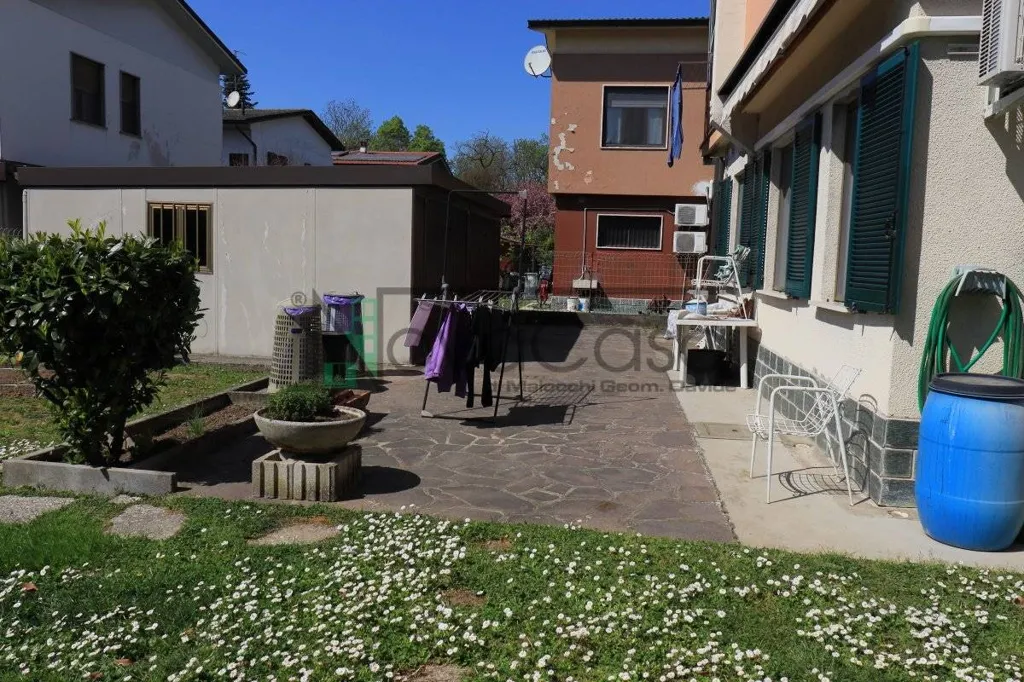 Giardino - Villa bifamiliare con giardino privato a Codogno