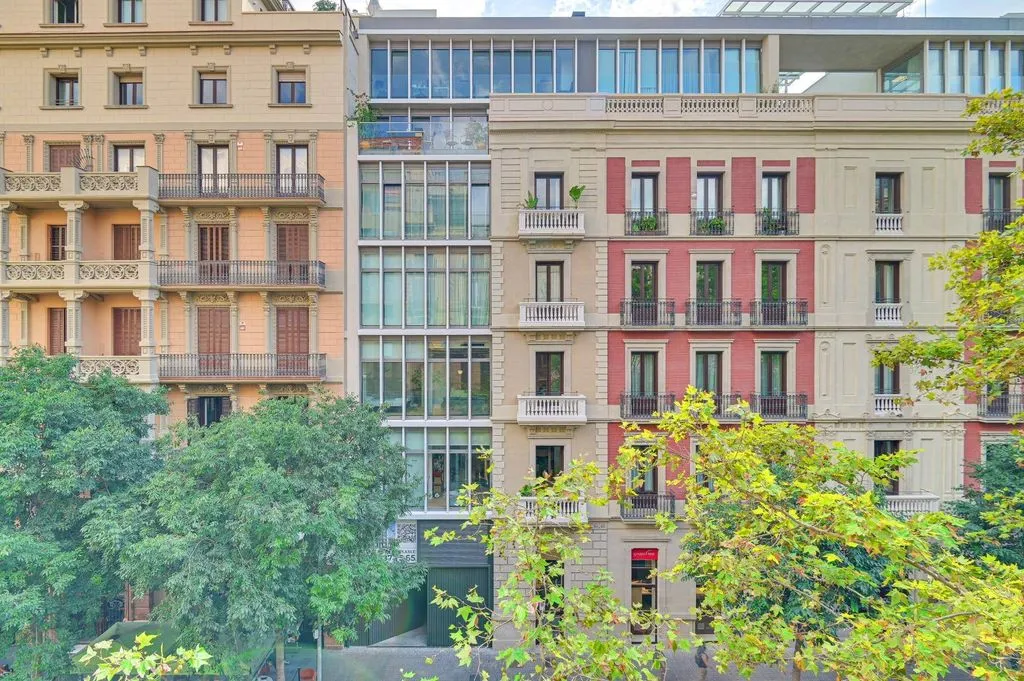Välivaade - Luxury Apartment for Renovation in Eixample, Barcelona