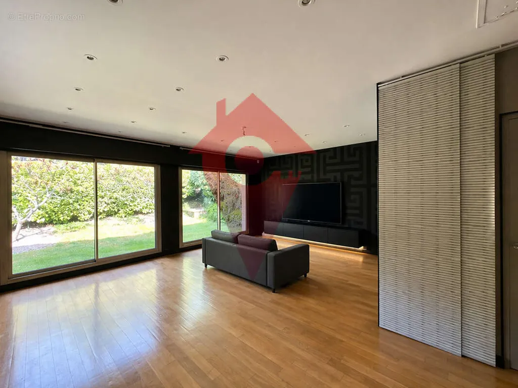 Living Room - Penthouse with Pool in Crespières