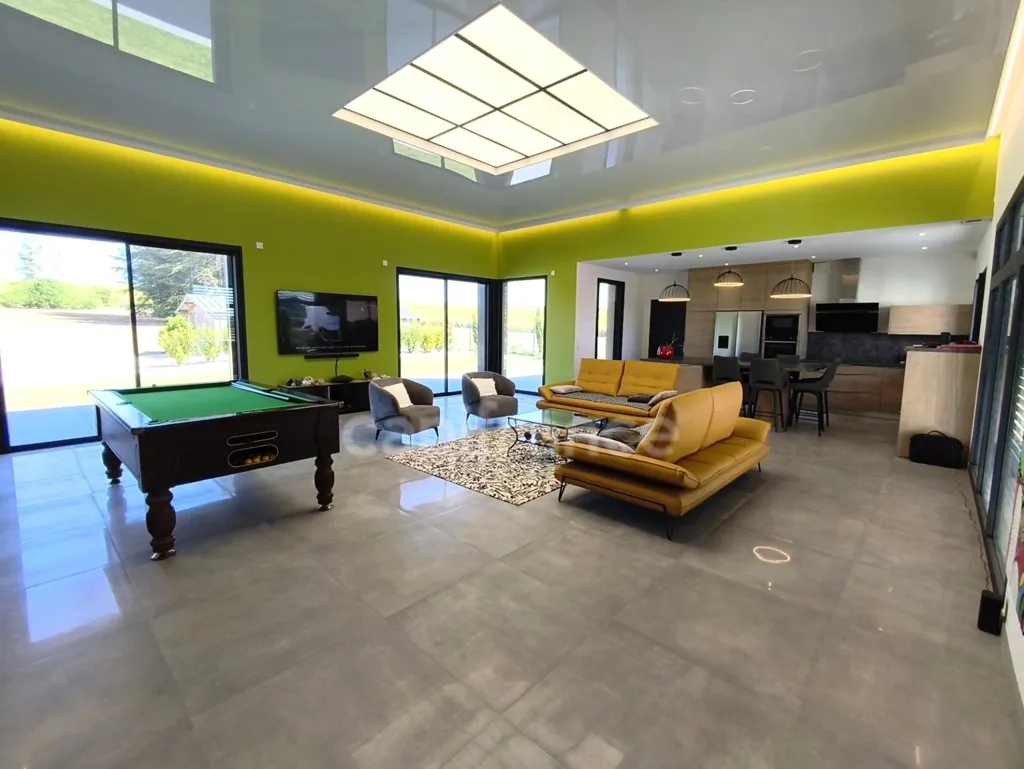 Séjour - Maison Contemporaine avec Terrasse dans un Environnement Calme