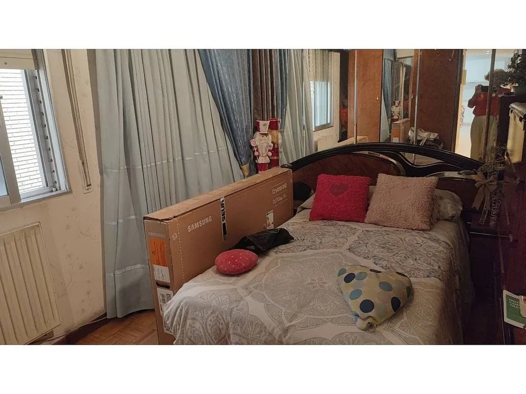 Chambres - 3-Bedroom Flat with Balcony in West