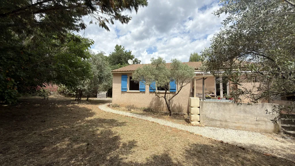 Pebble-Floor House with Pool in Seillons-Source-d'Argens