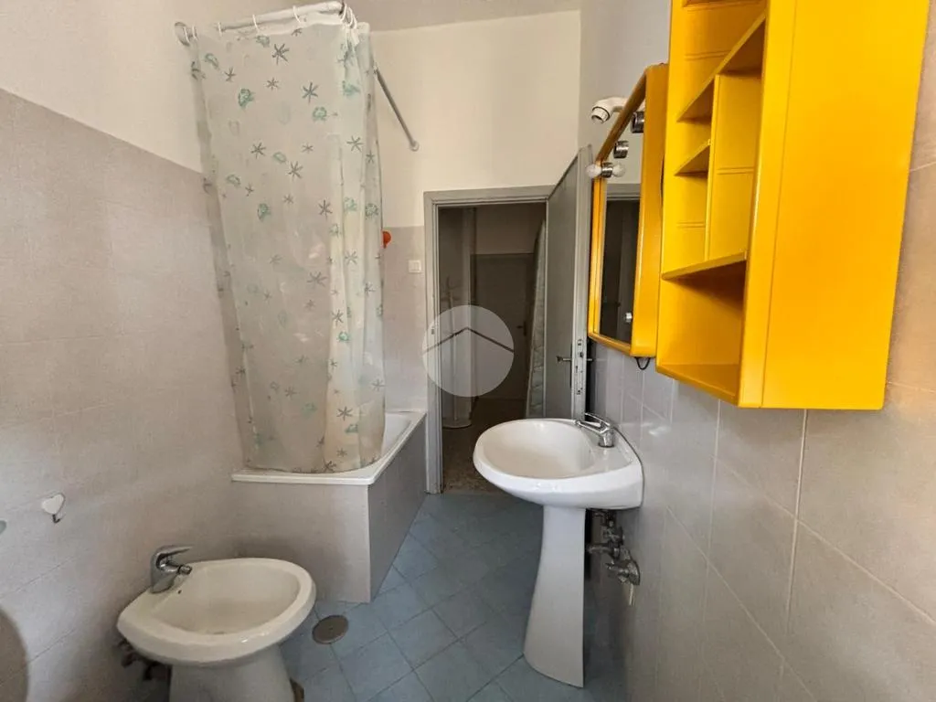 Baños - 3-Room Apartment with Balcony in Viterbo