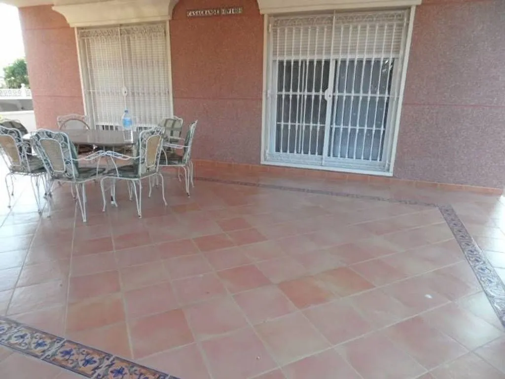 Terrasse - Chalet with Terrace in Ciutat Jardí, Elche