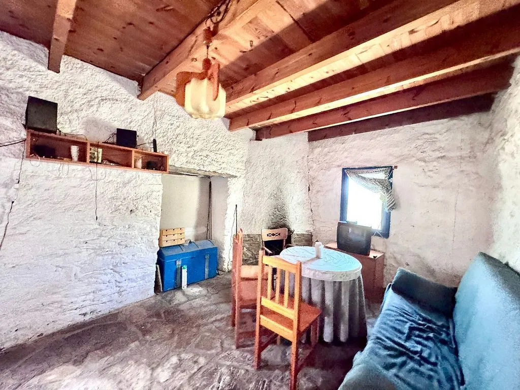 Elutuba - Rustic Finca with Water Source in Sierra de Júbar