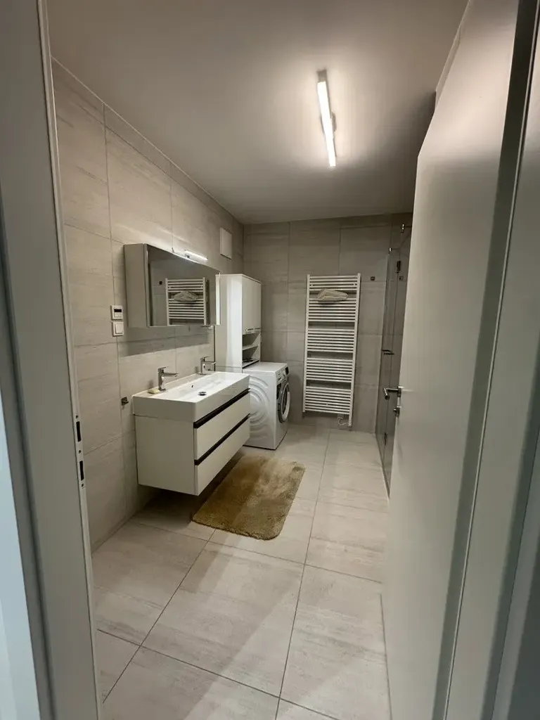 Salles de bain - Furnished Apartment with Loggia in U1 Vicinity
