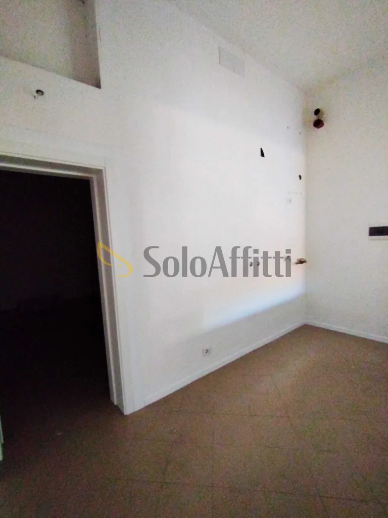 3-toaline ärihoone asukohas Modena