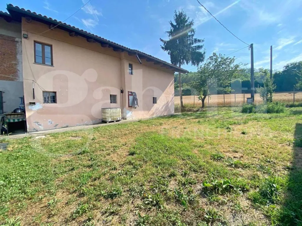 Aed - Rustic Farmhouse near Cherasco Centre