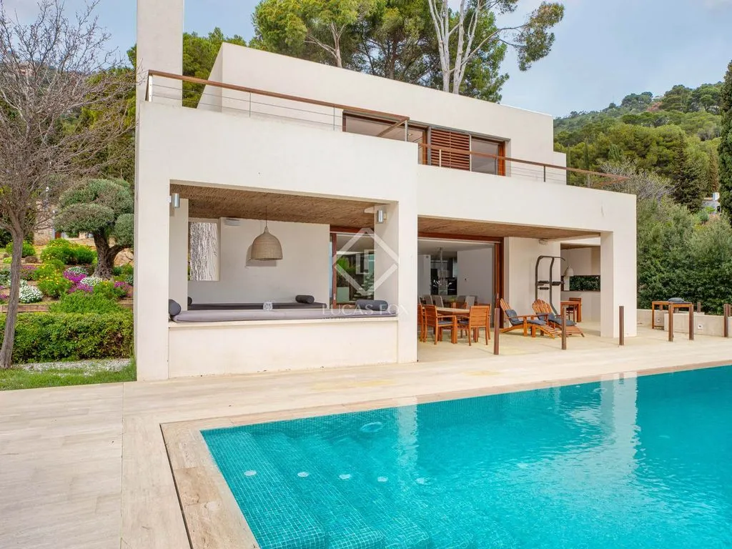 Piscine - Architectural Villa with Sea View in Aiguablava