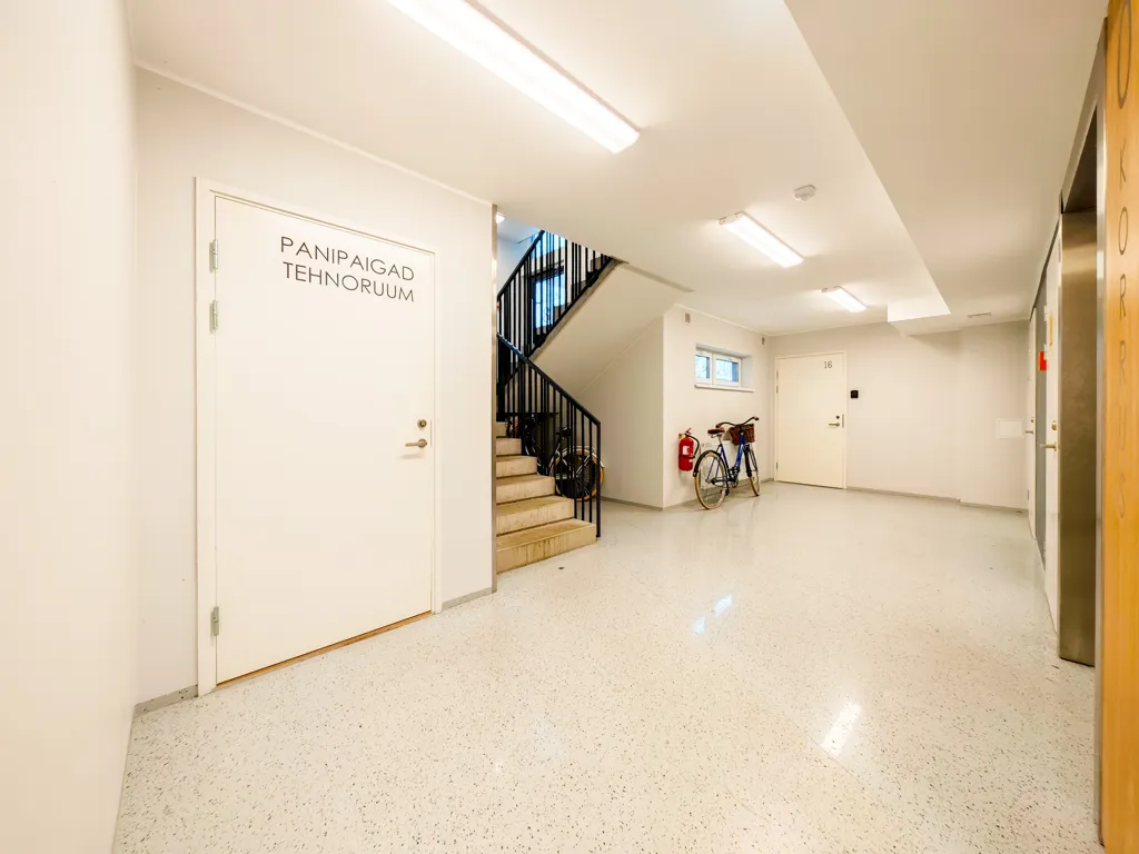 hallway_entrance