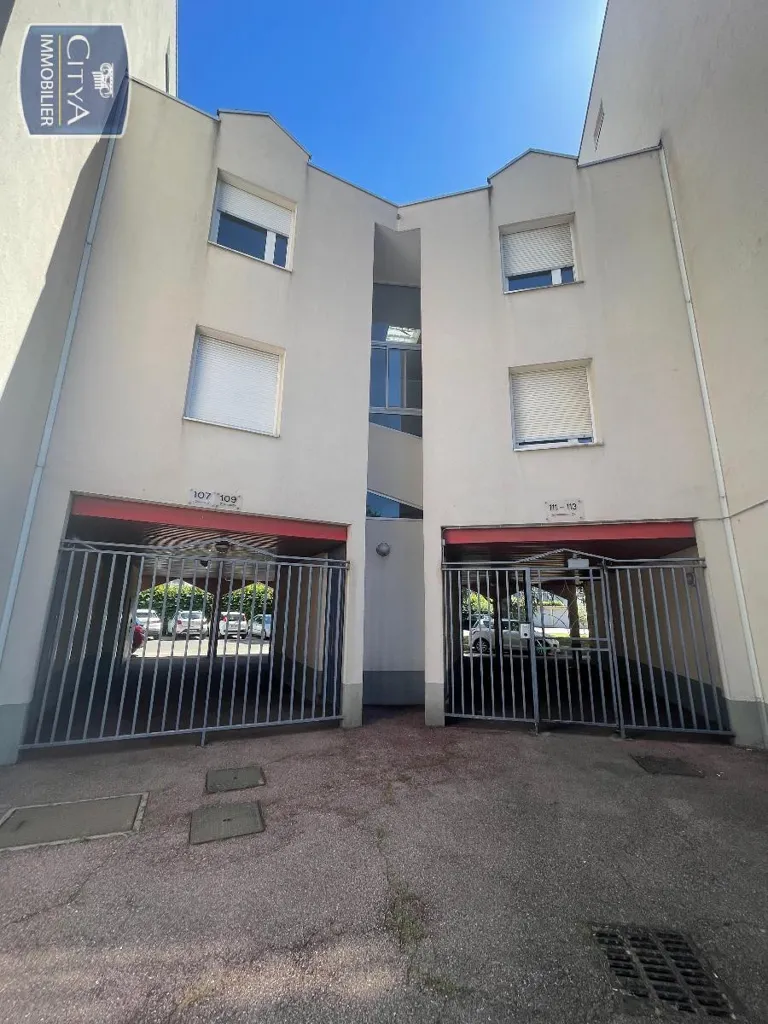 Exterior - 1-Bedroom Flat with Balcony in Fontaine