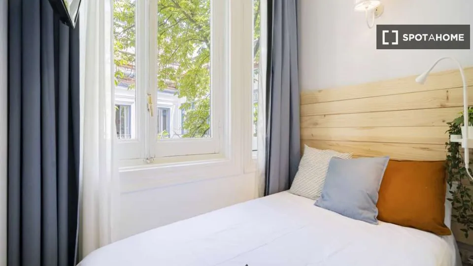 Camere da letto - Private Room with City View in Madrid