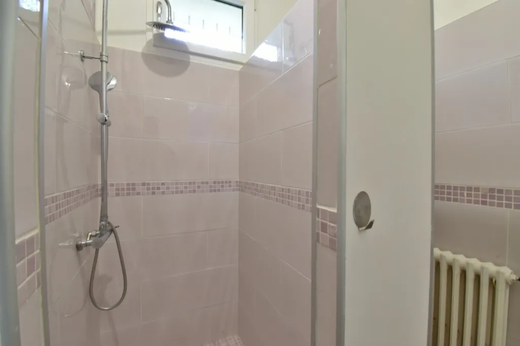 Bathrooms - Renovated House with Pool in Château Arnaux