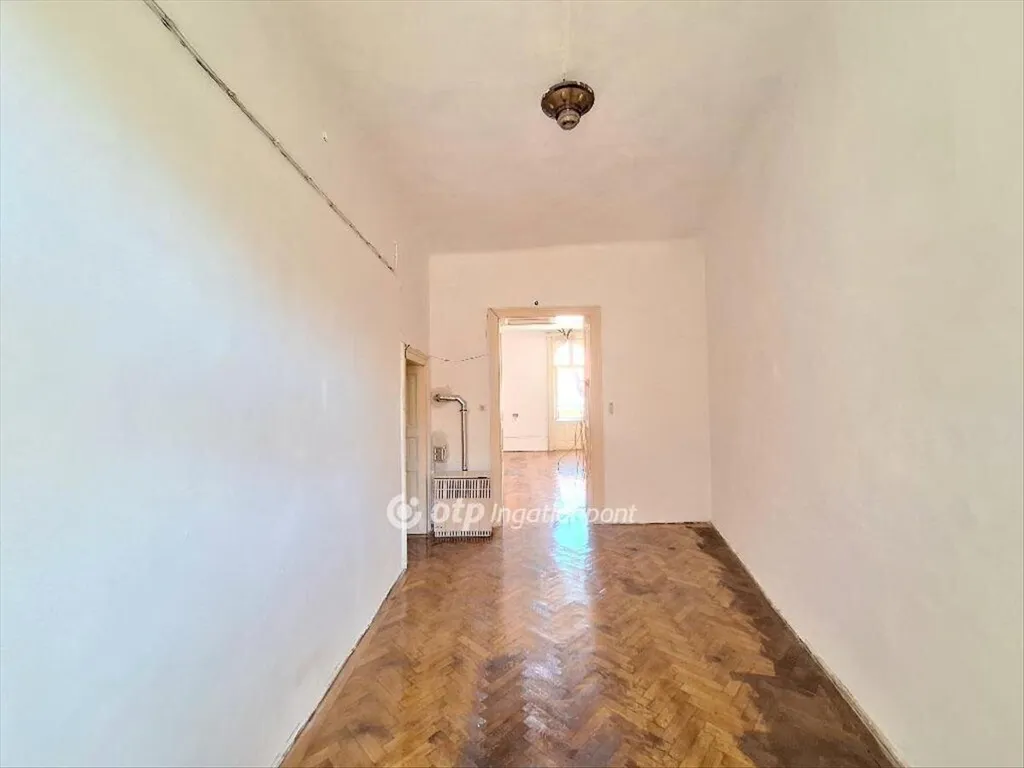 Stanze - Renovatable Apartment with Lift in Budapest IX