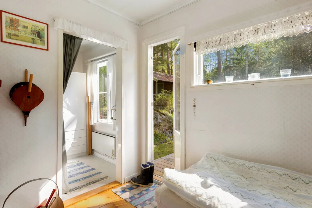 Magamistoad - Classic Summer House with Terraces in Kolarvik