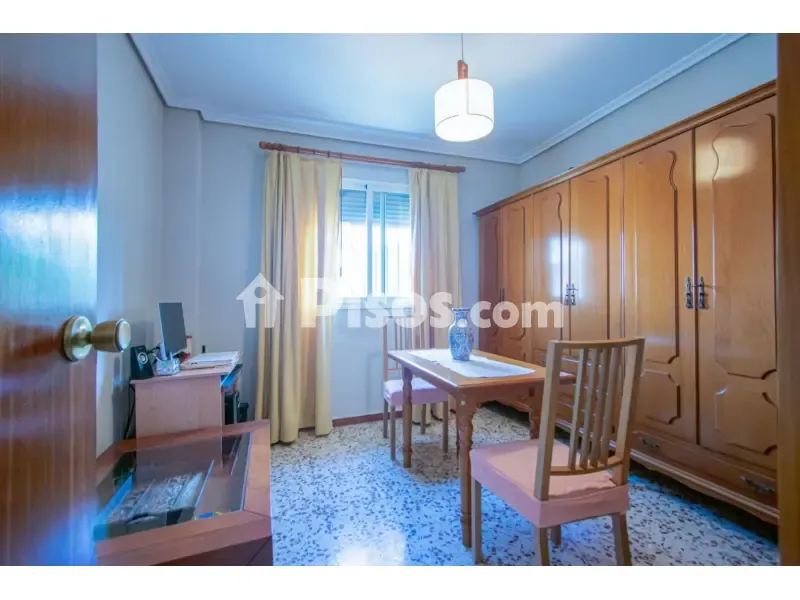 Kabinet - Chalet with Extensive Garden in Nuevo Bulevar
