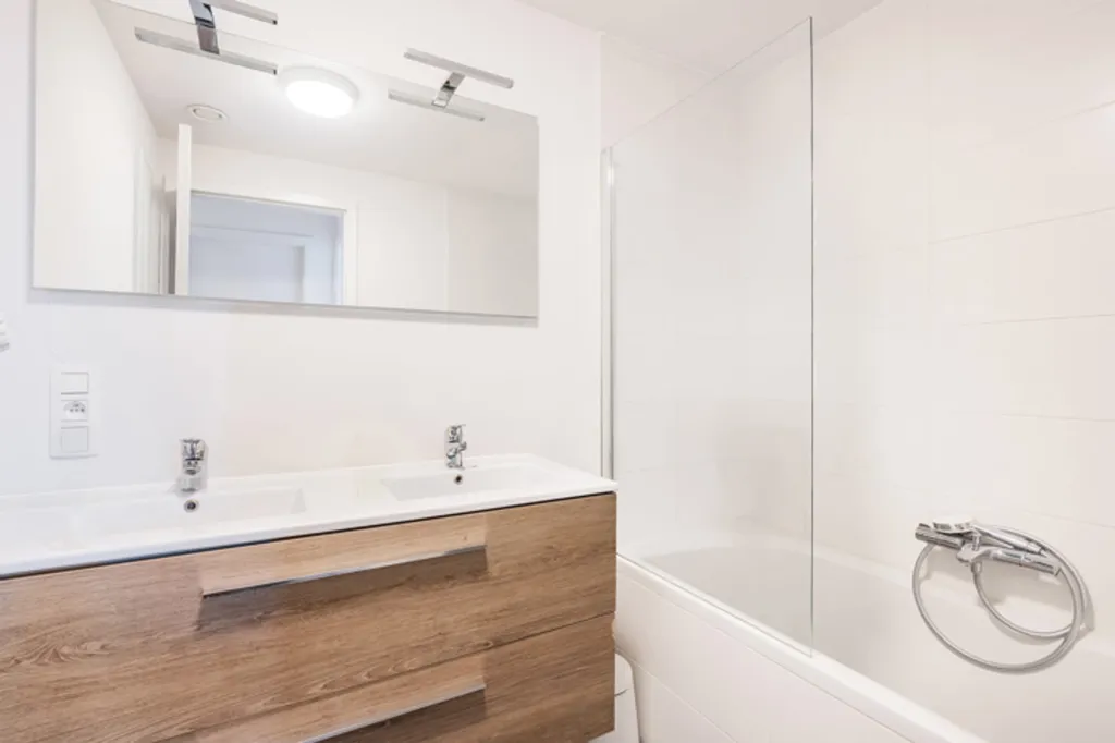 Bathrooms - Modern Flat with Balcony in Jambes
