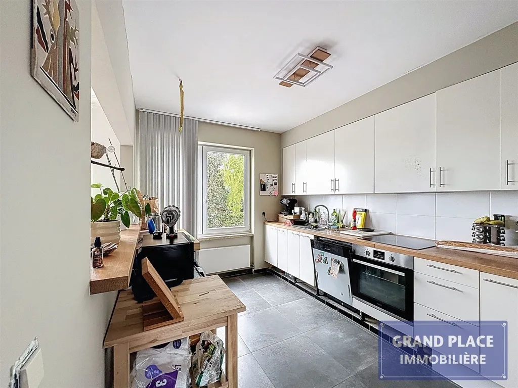 Cuisine - Immeuble avec Entrepôt et Appartements Rénovés près de Bruxelles