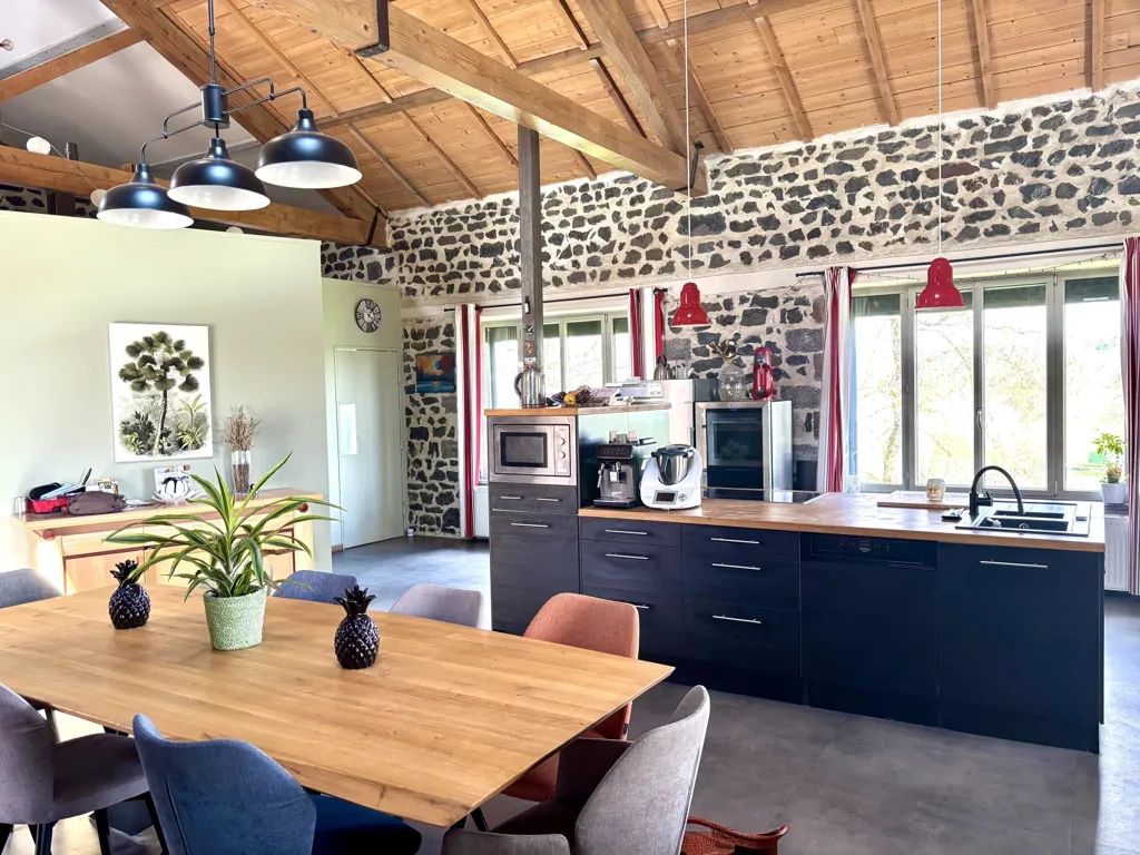 Söögituba - Holiday Cottages with Pool in Haute-Loire