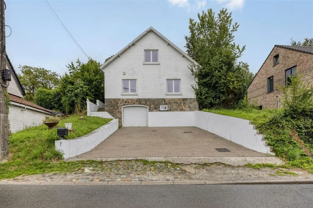 4 magamistoaga maja asukohas Court-Saint-Etienne