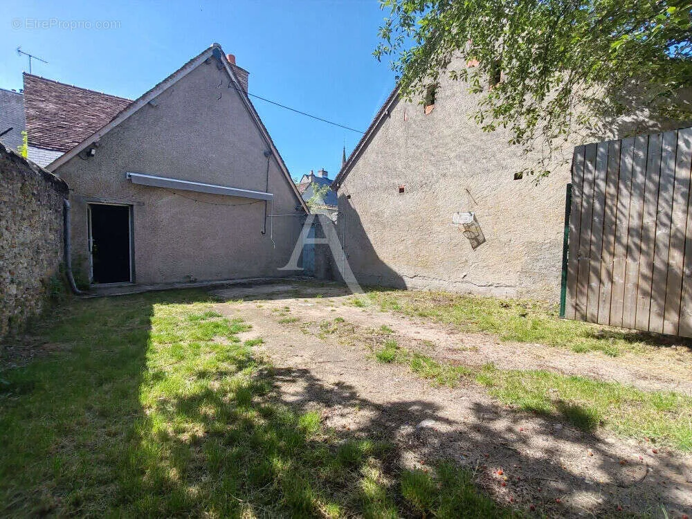 Aed - Character House with Courtyard in Les Montils