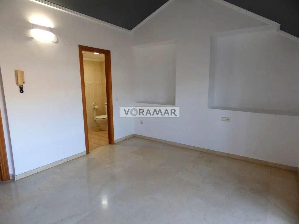 Toad - Luxury Villa with Seafront Access in Valencia