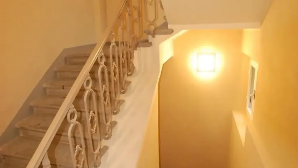 Rooms - Restoration-Ready Apartment with Terrace in Pontedera