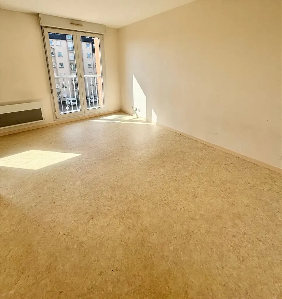 Pièces - Studio avec Parking Privé à Limoges