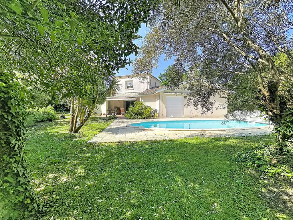 Bassein - House with Pool in Gradignan