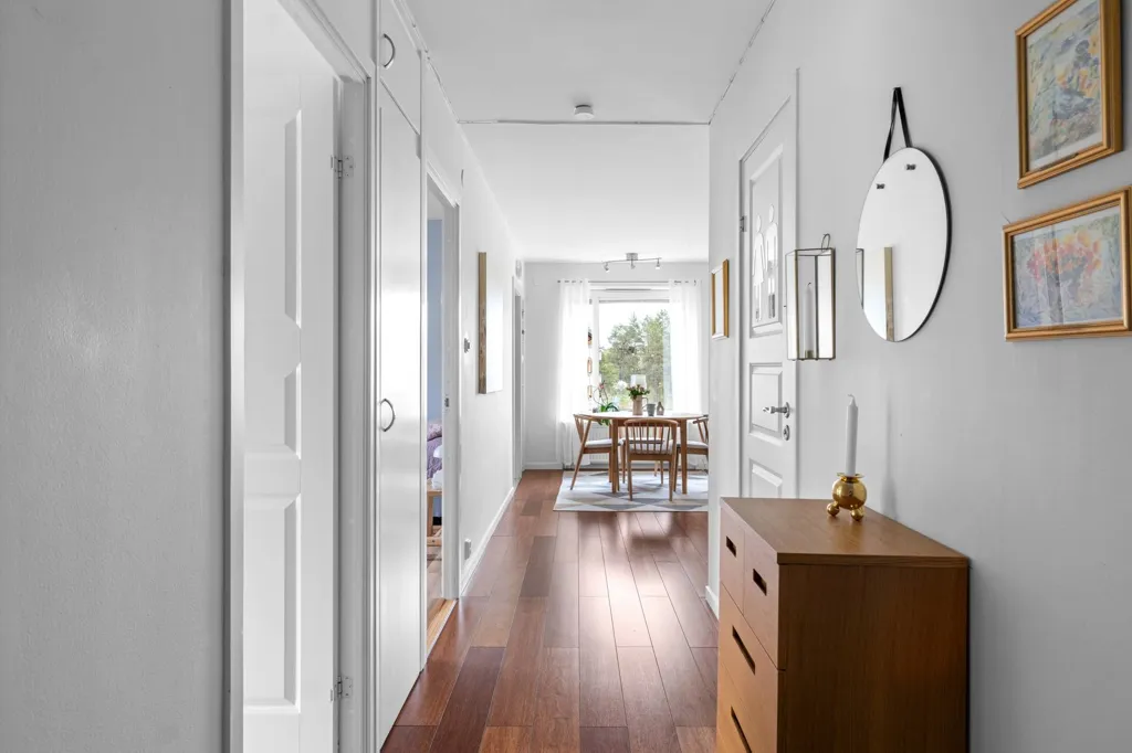 Ingresso - Apartment with South-Facing Balcony in Tullingeberg