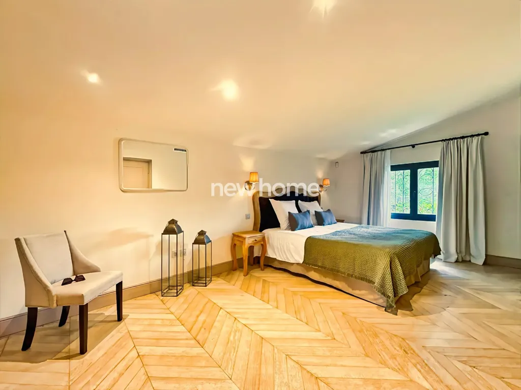 Bedrooms - Luxury Farmhouse with Pool in Fayence