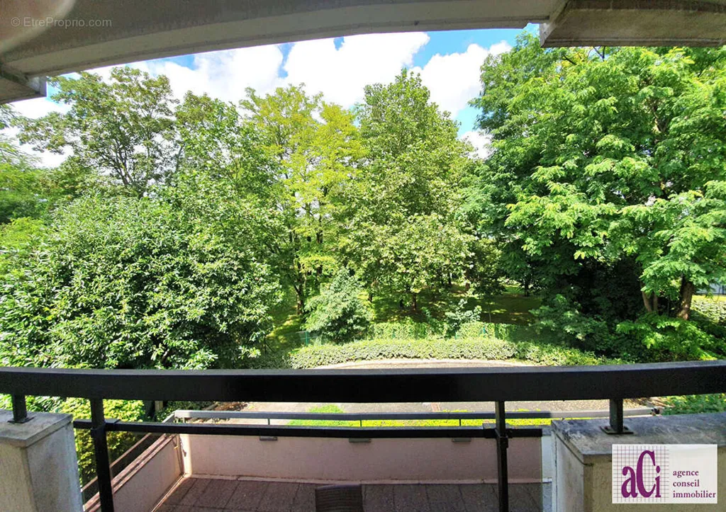 Rõdu - 4-Piece Apartment with Balcony in Chatillon
