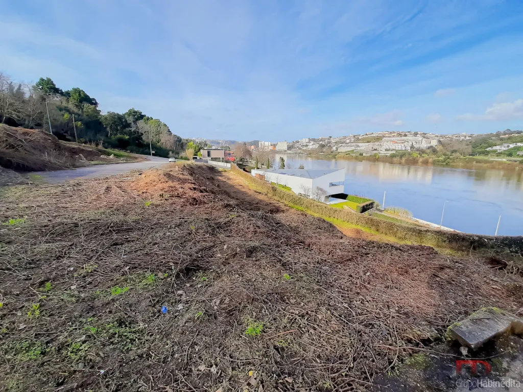 Aed - Construction Plot with River Views in Vila Nova de Gaia