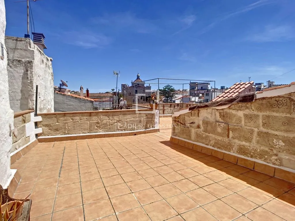 Terrazza - Renovated Townhouse with Terraces in Mahón