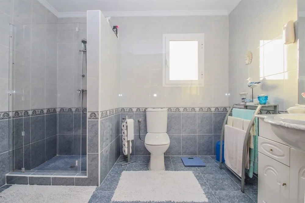 Salles de bain - Villa with Sea Views and Pool in Badia Gran