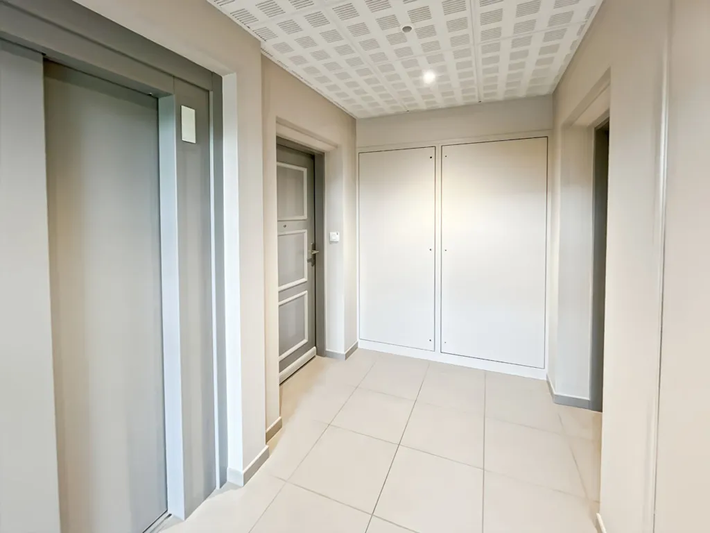 Ingresso - 3-Bedroom Apartment with Balcony in Challans