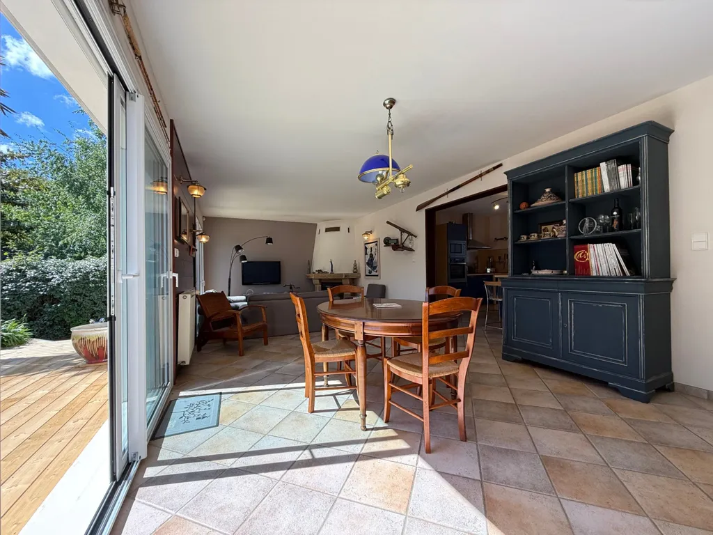 Terrasse - Maison Familiale avec Piscine à Fouesnant