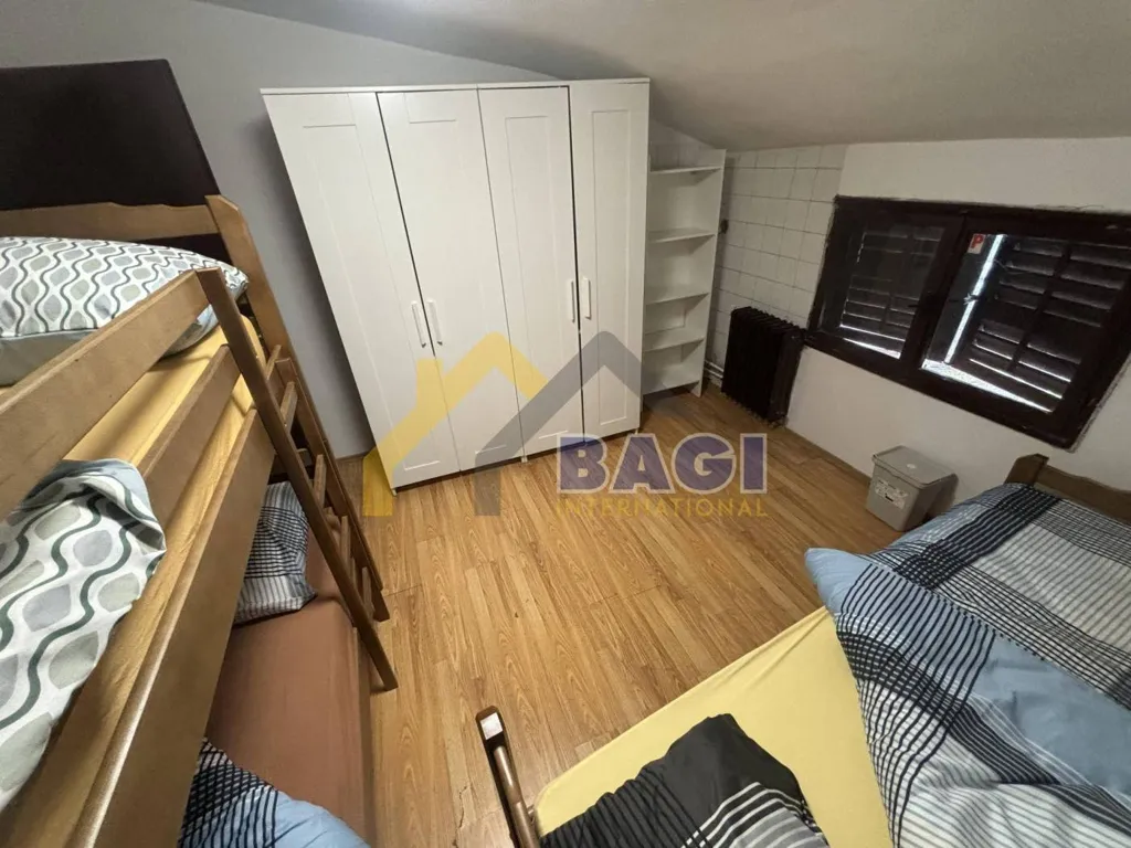 Bedrooms - 5-Bedroom Flat with Parking in Sesvete, Zagreb