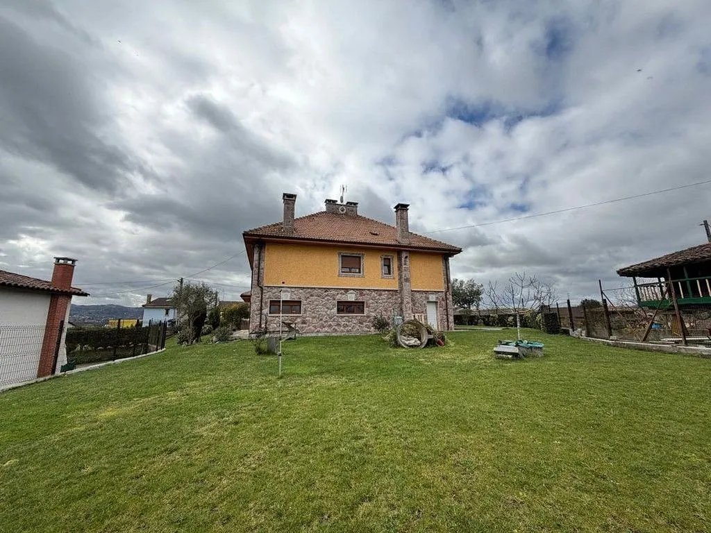 Aed - Chalet with Garage in Balbona, Asturias