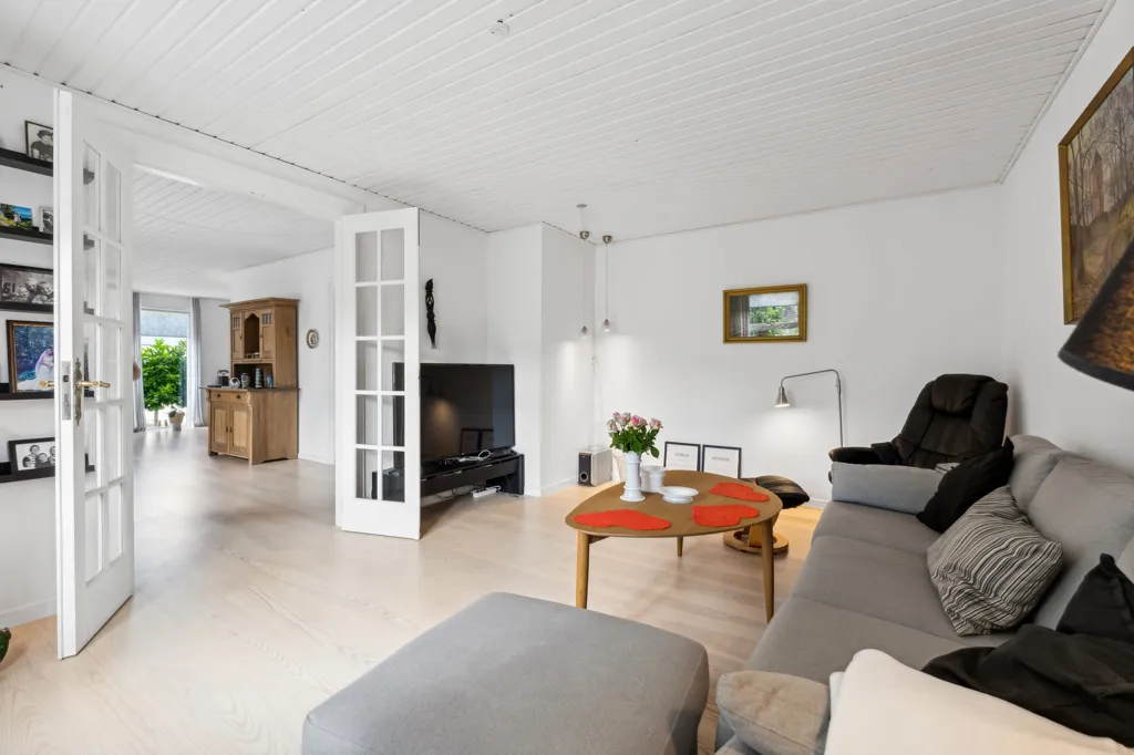 Elutuba - Villa with Workshop in Aunslev