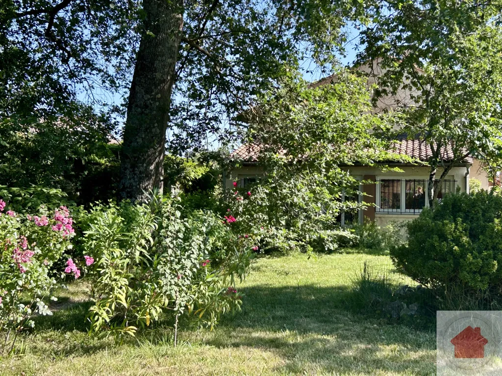 Jardin - Maison avec Jardin et Garage à Saint-Loubès