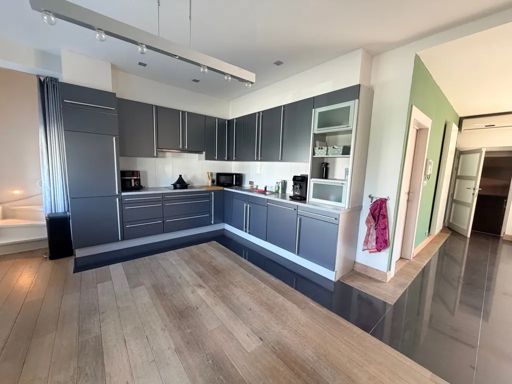 Cuisine - Commercielle avec Appartement 2 Chambres à Maasmechelen