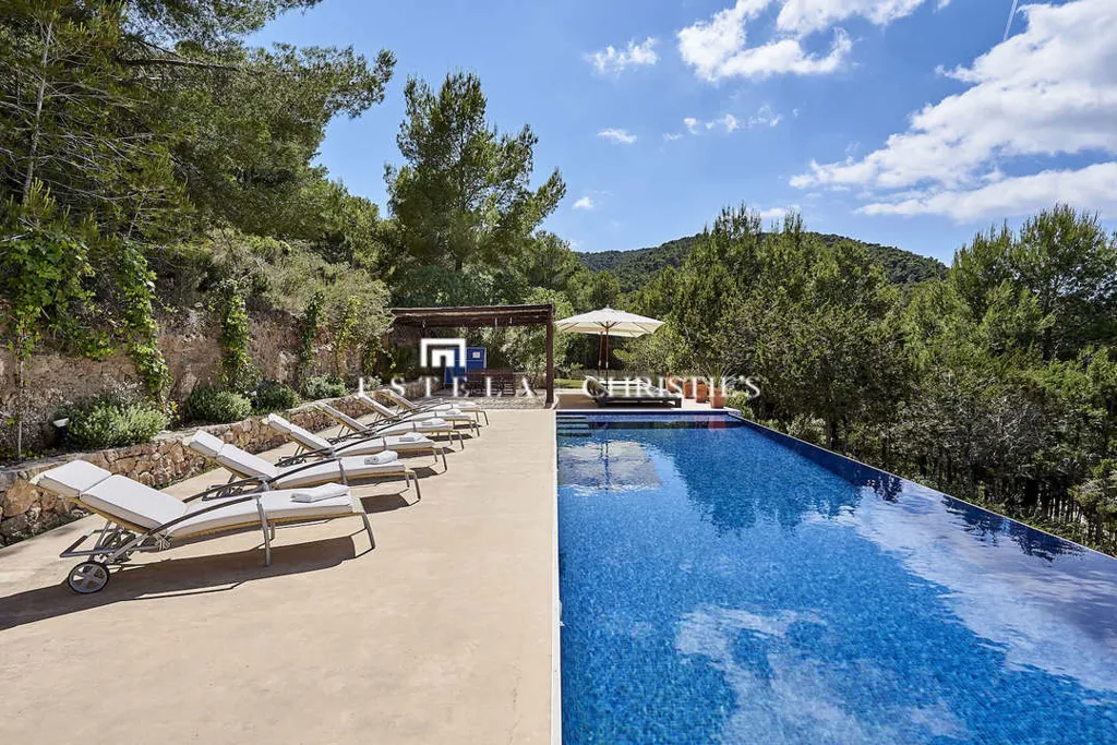 Piscine - Contemporary Villa with Pool in Es Cubells