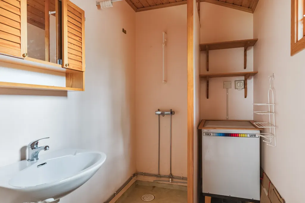 Salles de bain - Renovated House with Boat Access in Sandika
