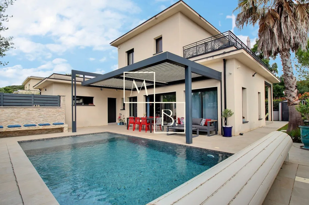 Bassein - Contemporary Villa with Pool in Montarnaud