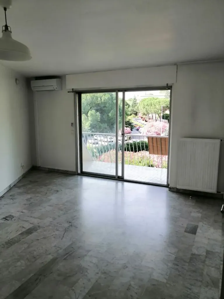 Séjour - Appartement Refait à Neuf avec Balcon au Sud-Ouest à Estanove